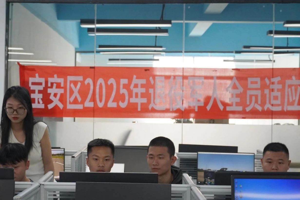 翼飞鸿天无人机：助力退役军人开 启"高飞"新篇章！