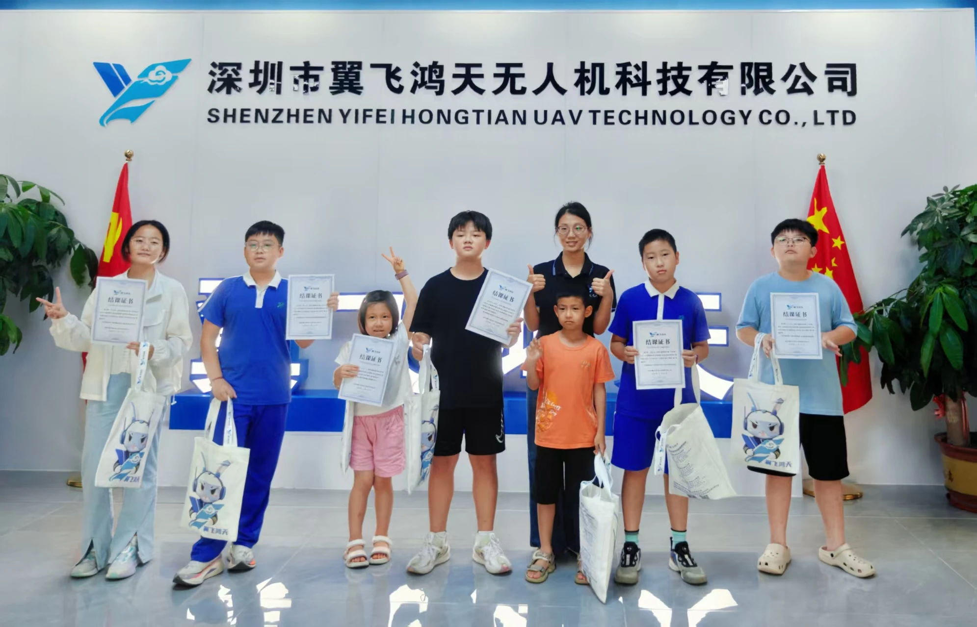 翼飞鸿天青少年无人机足球，暑期班第一期圆满收官，见证少年满满成长