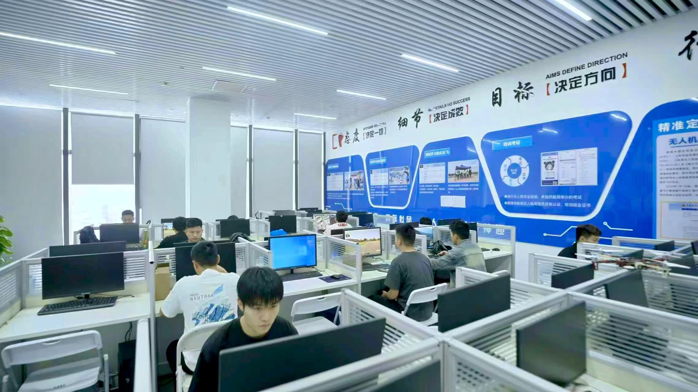 深圳CAAC无人机培训怎么选？资质、场地、师资缺一不可