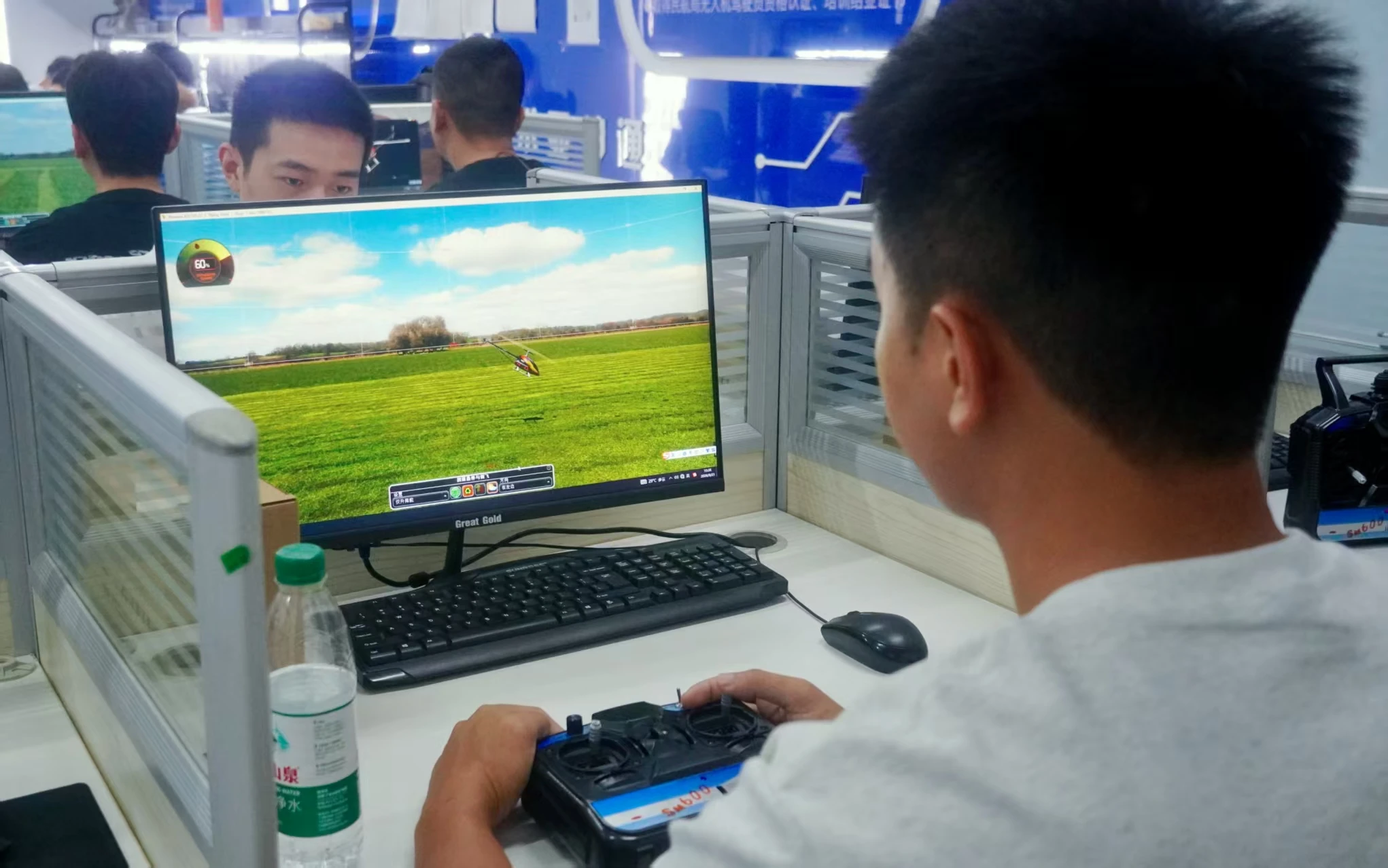 不仅学飞行还学维修，在深圳无人机培训机构，解锁低空全新职业方向