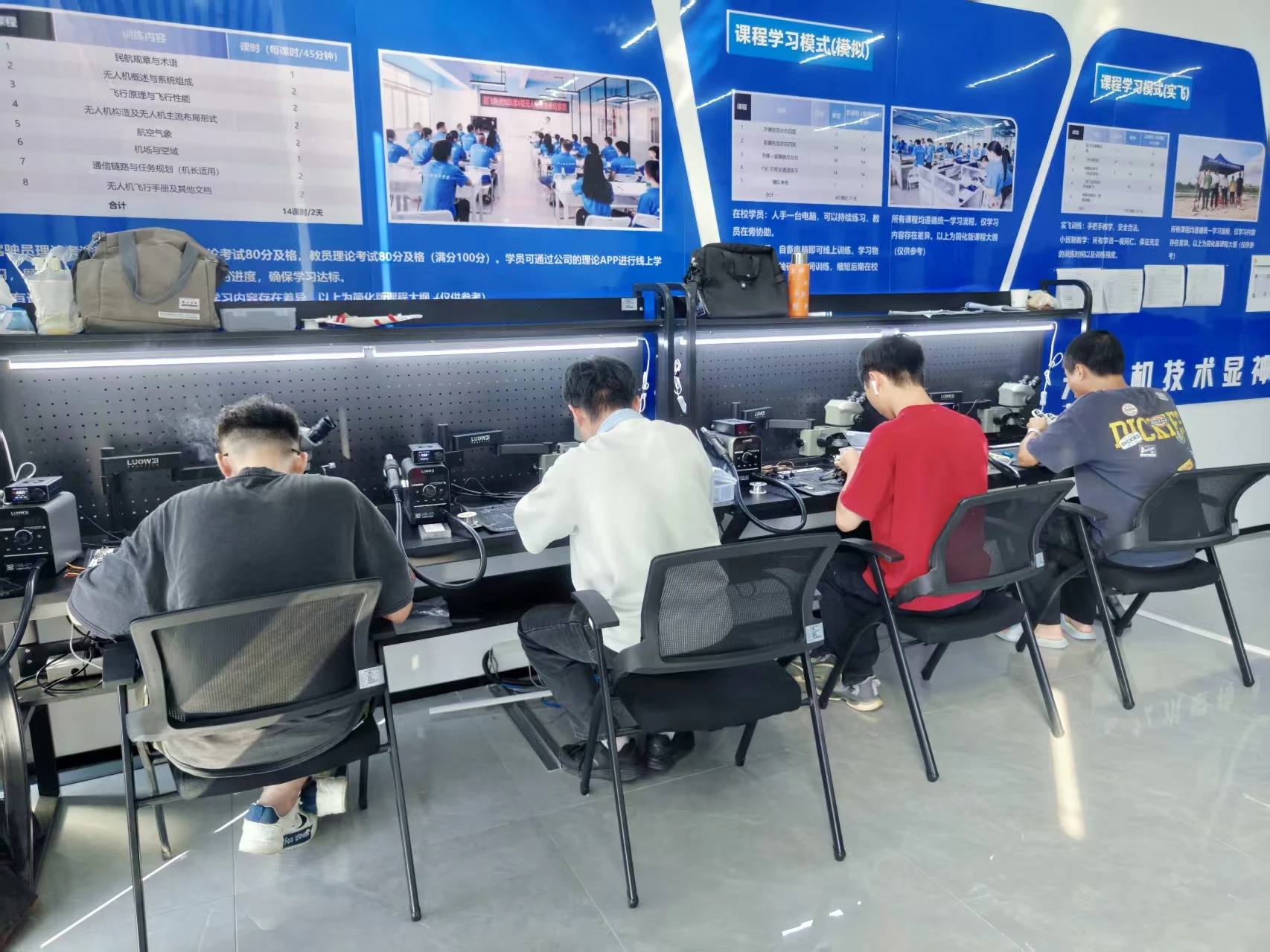 无人机培训不只教飞：飞行CAAC+维修复合技能，工作薪资多一份底气