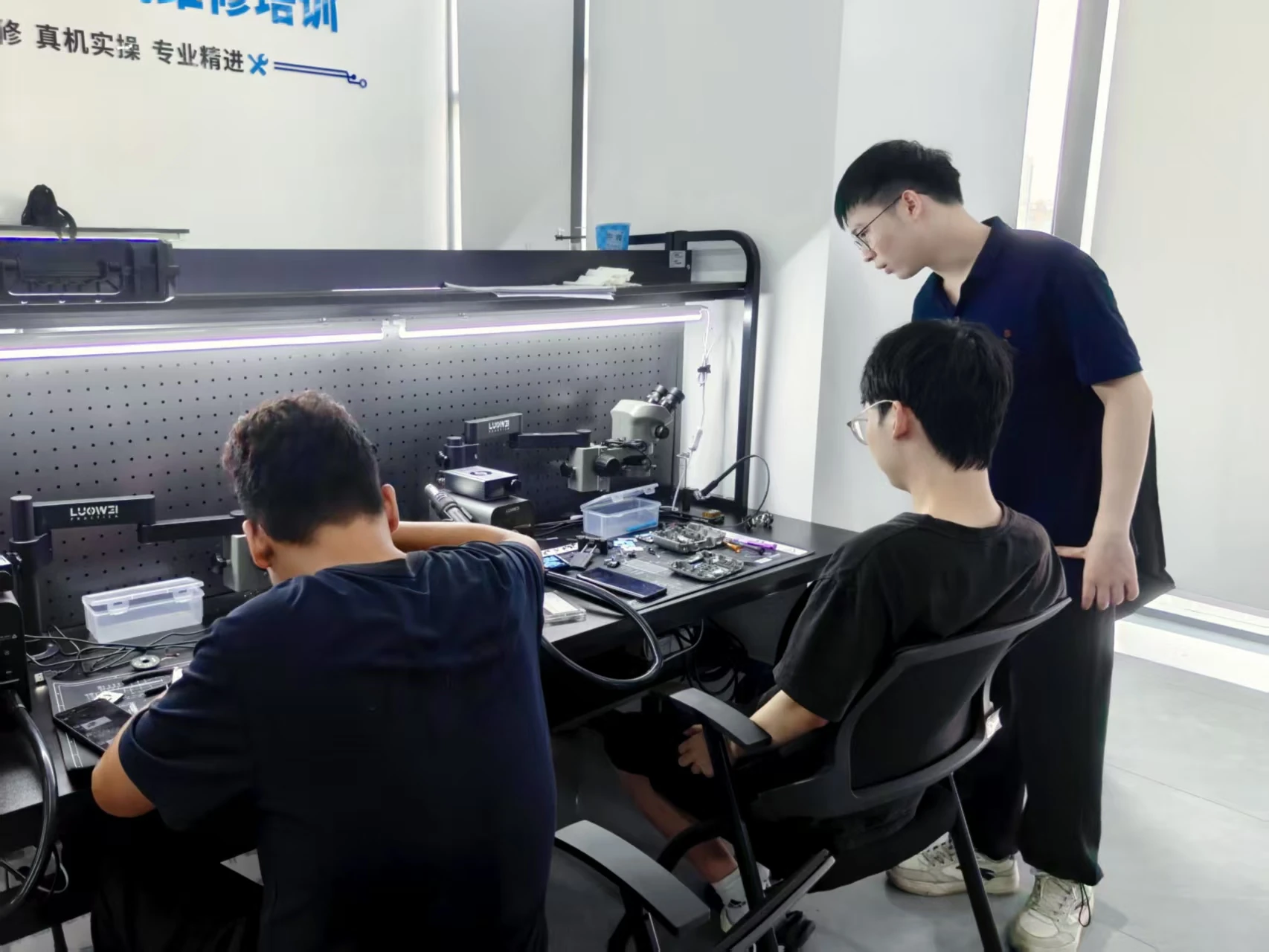 想学无人机怎么看无人机培训机构榜单?飞修一体择校评判标准
