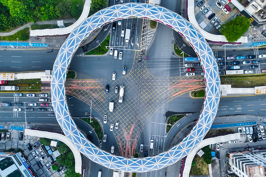 低空全域监测，翼飞鸿天无人机巡查守护校园周边秩序