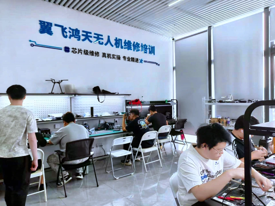 不止飞手！低空新赛道，大批学员来深圳学无人机芯片维修