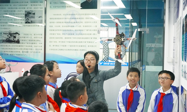 青少年无人机培训教育